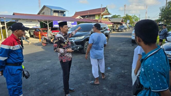 
					Foto: Wakil Bupati Penajam Paser Utara (PPU), Abdul Waris Muin, kembali melakukan monitoring langsung terhadap progres pembangunan jalan  (Dok. Humas PPU)