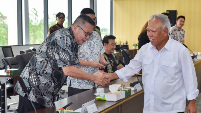 
					Foto: Otorita IKN menerima kunjungan dari Artha Graha Network untuk membahas potensi investasi strategis di Kawasan Inti Pusat Pemerintahan (KIPP) (Dok. Humas OIKN)