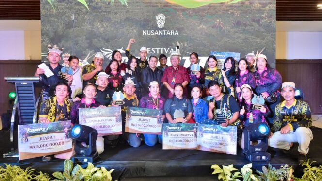 
					Foto: Kepala Otorita Ibu Kota Nusantara (IKN), Basuki Hadimuljono, secara resmi menutup Festival Sumpit Nusantara 2025 di Kawasan IKN (Dok. Humas OIKN)