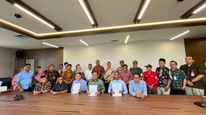 
					Foto: Penandatanganan batas wilayah (Dok. Humas OIKN)