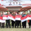 Foto: Pemerintah Kabupaten Penajam Paser Utara (PPU) menggelar aksi pembagian bendera Merah Putih kepada para pengguna jalan (Dok. Humas PPU)