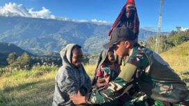 Foto: Tim Kesehatan Satgas Yonif 614/RJP memberikan pelayanan kesehatan gratis di Pos Popome, Distrik Mokoni, Kabupaten Lanny Jaya, Papua Pegunungan (Dok. Pendam VI/Mlw)