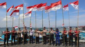 Foto: pemasangan 200 bendera merah putih di kawasan Pelabuhan Kelotok dan Pelabuhan Speedboat Kelurahan Penajam (Dok. Polres PPU)
