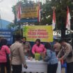 Foto: Polsek dan Bhayangkari Ranting Penajam membagikan nasi kuning (Dok. Polres PPU)