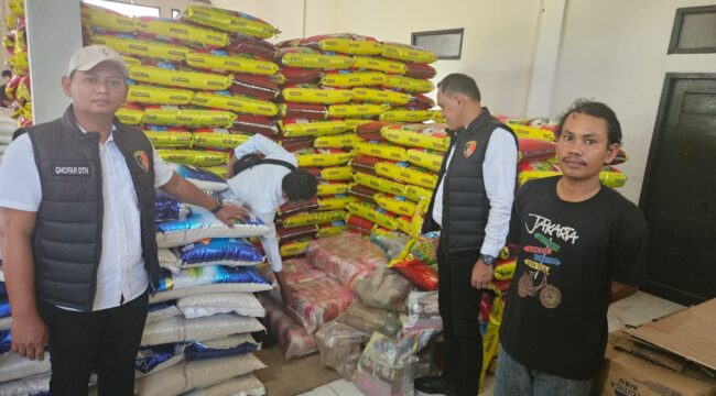 Foto: Satuan Reserse Kriminal (Satreskrim) Polres Penajam Paser Utara (PPU) melakukan penyelidikan terhadap dugaan peredaran beras tanpa izin edar di wilayah Kecamatan Penajam (Dok. Polres PPU)