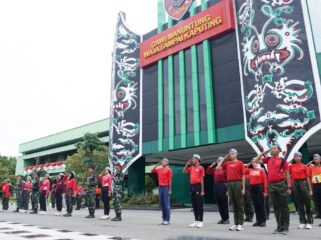 Foto: Latihan Paskibra  SMA dan SMK Kartika V-1 Balikpapan (Dok. Pendam VI/Mlw)