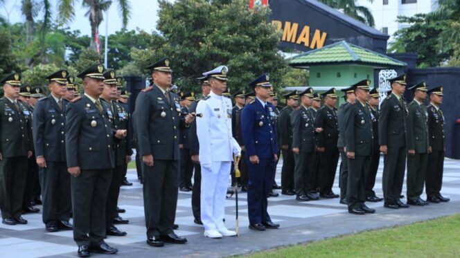 
					Foto: Upacara Peringatan Hari Ulang Tahun ke-80 Kemerdekaan Republik Indonesia tahun 2025 di Lapangan Upacara Makodam VI/Mulawarman, Balikpapan (Dok. Pendam VI/Mlw)