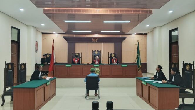 
					Foto: Masa sidang vonis, kasus pembelaan diri seorang petambak di Babulu Laut, Penajam Paser Utara (PPU) (Dok: Istimewa)