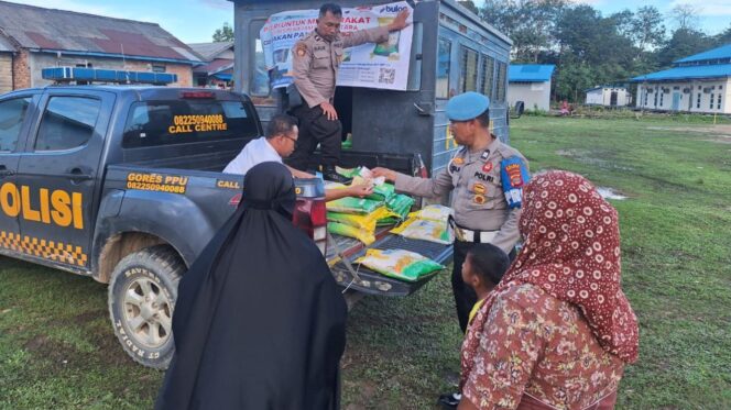 
					Foto: Polres Penajam Paser Utara (PPU) bersama Perum Bulog Kabupaten PPU menggelar Gerakan Pangan Murah (GPM) dengan tema “Polri untuk Masyarakat” di Kecamatan Penajam (Dok. Polres PPU)