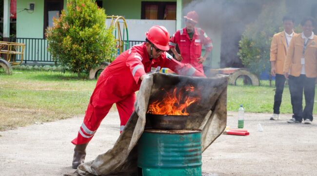 Foto: PT Pertamina EP (PEP) Sangatta Field menggelar sosialisasi penanganan kebakaran skala rumah tangga bagi warga Desa Sangkima, Kecamatan Sangatta Selatan, Kabupaten Kutai Timur pada akhir Juli lalu (Dok. PEP)