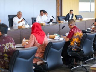 Foto: Pertemuan Kepala Otorita IKN, Basuki Hadimuljono dengan General Manager PT PLN UID Kaltimra, Muchamad Chaliq Fadli beserta jajaran di Kantor Otorita IKN (Dok. Humas OIKN)