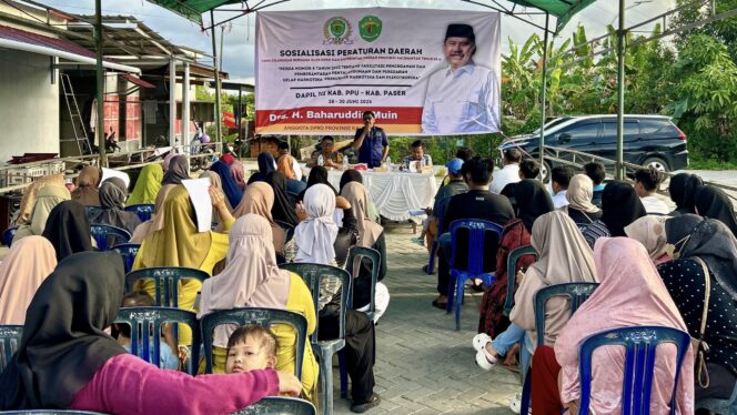 
					Foto: Anggota DPRD Kalimantan Timur (Kaltim) Baharuddin Muin, menggelar sosialisasi Peraturan Daerah Nomor 4 Tahun 2022 tentang Fasilitasi Pencegahan dan Pemberantasan Penyalahgunaan serta Peredaran Gelap Narkotika, Prekursor Narkotika, dan Psikotropika. (DOK. Istimewa)