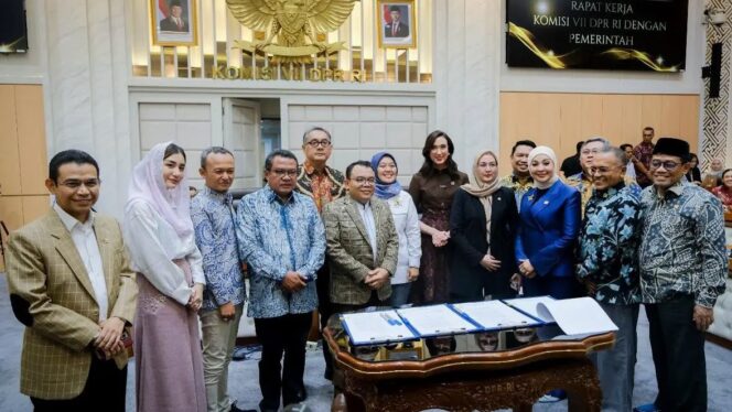 
					Foto: Raker DPR RI dengan Menteri Pariwisata Widiyanti Putri Wardhana (Dok. Kemenpar RI)