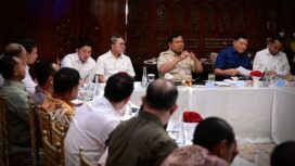 Foto: Presiden Prabowo Subianto memimpin rapat bersama sejumlah menteri Kabinet Merah Putih di kediaman pribadinya, Jalan Kertanegara, Jakarta, pada Minggu petang, 28 September 2025 (Dok. BPMI Setpres)