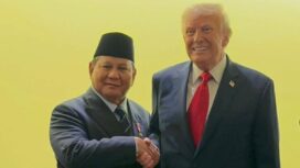 Foto: Presiden Prabowo Subianto bersalaman dengan Presiden Amerika Serikat Donald Trump (Dok. Instagram/@prabowo)