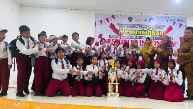 
					Foto: Lomba Paduan Suara “Hymne Penajam Paser Utara” untuk tingkat SD dan SMP dalam rangka menyemarakkan peringatan Hari Ulang Tahun Kemerdekaan Republik Indonesia yang ke-80 (Dok. Istimewa)