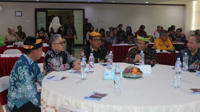 
					Foto: Koordinasi Pemerintah Daerah Se-Kalimantan Timur dan Kalimantan Utara: Implementasi Permendikdasmen Nomor 2 Tahun 2025 tentang Pedoman Pengawasan Penggunaan Bahasa Indonesia, Kamis (18/9). (Dok. Istimewa)