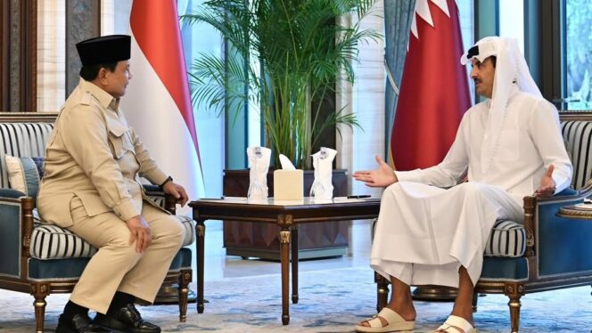 
					Foto: Presiden Republik Indonesia, Prabowo Subianto, melakukan pertemuan resmi dengan Emir Qatar, Yang Mulia Syekh Tamim bin Hamad Al-Thani (Dok. Instagram/@sekretariat.kabinet)