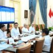 Foto: Presiden Prabowo Subianto menggelar pertemuan dengan Menteri Koordinator Bidang Infrastruktur dan Pembangunan Kewilayahan serta Kepala Badan Otorita Pengelola Pantai Utara Jawa (Dok. Instagram/@sekretariat.kabinet)