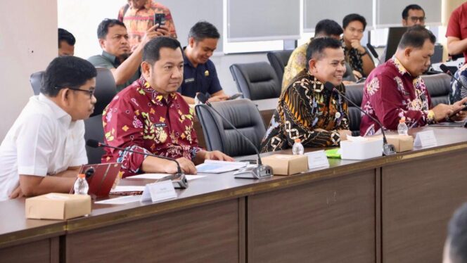 
					Foto: Pemkab PPU saat audiensi bersama Otorita Ibu Kota Nusantara (OIKN) di Kecamatan Sepaku (Dok. Humas PPU)