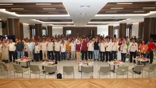 
					Foto: Suasana pembukaan Rembug Utama Expo KTNA 2025 di Ibu Kota Nusantara, dihadiri pejabat pemerintah, pengurus KTNA, dan perwakilan petani-nelayan dari berbagai daerah. (Dok. Humas OIKN)