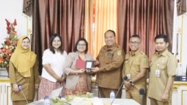 Foto: Asisten I Bidang Pemerintahan dan Kesejahteraan Rakyat PPU, Nicko Herlambang, menerima audiensi Tim Promosi Universitas Atma Jaya Yogyakarta (UAJY) di Kantor Bupati PPU, Senin (29/9/2025). (Dok. Humas PPU)