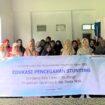 Foto: Field Manager PEP Tanjung Field, Charlie P. Nainggolan (tengah), bersama tim dan narasumber berfoto bersama usai kegiatan edukasi pencegahan stunting di Desa Jirak (Dok. PEP)