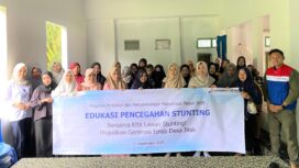 Foto: Field Manager PEP Tanjung Field, Charlie P. Nainggolan (tengah), bersama tim dan narasumber berfoto bersama usai kegiatan edukasi pencegahan stunting di Desa Jirak (Dok. PEP)