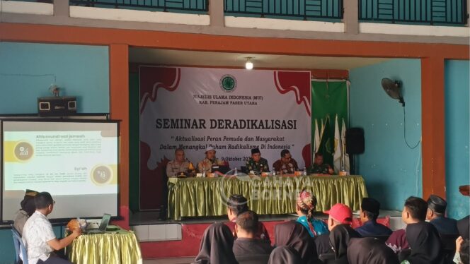
					Foto: Seminar Deradikalisasi “Aktualisasi Peran Pemuda dan Masyarakat dalam Menangkal Paham Radikalisme di Indonesia.” (Dok: CahayaBorneo/AJI)