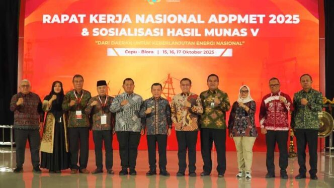 
					Foto: Bupati Penajam Paser Utara, Mudyat Noor, menghadiri Rapat Kerja Nasional (Rakernas) ADPMET di Graha Oktana, Politeknik Energi dan Mineral Akamigas, Cepu, Kabupaten Blora, Kamis (16/10/2025). (Dok. Humas PPU)