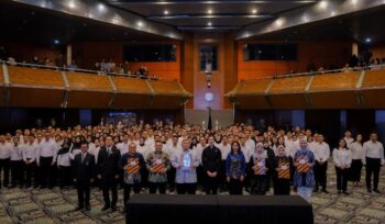 Foto: Menteri Pariwisata Widiyanti Putri Wardhana melantik 610 PPPK dan 12 Pejabat Fungsional di Balairung Soesilo Soedarman, Gedung Sapta Pesona, Jakarta, Kamis (2/10/2025). (Dok. Kemenpar RI)