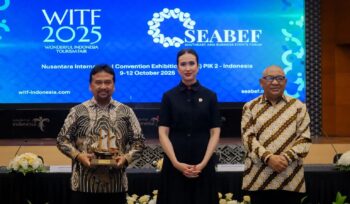 Foto: Menteri Pariwisata Widiyanti Putri Wardhana bersama jajaran Kemenpar dan perwakilan Gabungan Industri Pariwisata Indonesia (GIPI) saat mengumumkan penyelenggaraan SEABEF dan WITF 2025 di Jakarta. (Dok. Kemenpar RI)