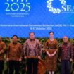 Foto: Menteri Pariwisata Widiyanti Putri Wardhana bersama Menteri Koordinator Bidang Perekonomian Airlangga Hartarto membuka secara resmi Southeast Asia Business Events Forum (SEABEF) dan Wonderful Indonesia Tourism Fair (WITF) 2025 di Nusantara International Convention and Exhibition (NICE), PIK 2, Banten, Jumat (10/10/2025). (Dok.Kemenpar RI)