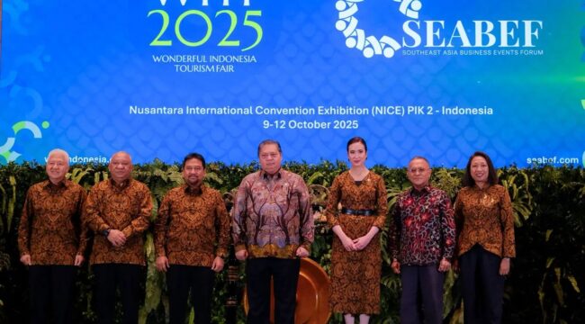 Foto: Menteri Pariwisata Widiyanti Putri Wardhana bersama Menteri Koordinator Bidang Perekonomian Airlangga Hartarto membuka secara resmi Southeast Asia Business Events Forum (SEABEF) dan Wonderful Indonesia Tourism Fair (WITF) 2025 di Nusantara International Convention and Exhibition (NICE), PIK 2, Banten, Jumat (10/10/2025). (Dok.Kemenpar RI)
