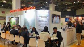 Foto: Ragam kuliner dan layanan wellness berbasis kearifan lokal ditampilkan di booth Wonderful Indonesia pada ITB Asia 2025, menarik perhatian wisatawan dan pelaku industri pariwisata internasional. (Dok. Kemenpar RI)