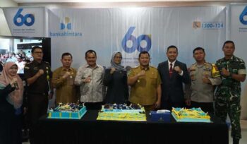 Foto: Bupati Penajam Paser Utara Mudyat Noor menghadiri peringatan HUT ke-60 Bankaltimtara di Kantor Cabang Penajam, Senin (14/10/2025). (Dok. Humas PPU)