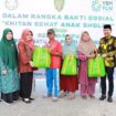 Foto: Wakil Bupati Penajam Paser Utara, Abdul Waris Muin, secara resmi membuka kegiatan bakti sosial “Khitan Sehat Anak Saleh” di Pantai Sipakario, Nipah-Nipah, Kamis (16/10/2025). (Dok. Humas PPU)