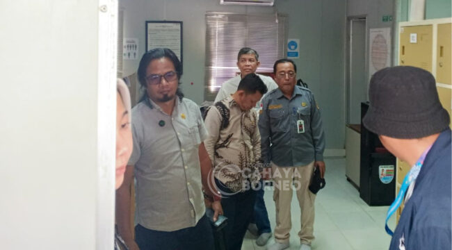 Foto : Kepala Disnakertrans PPU, Marjani, pada saat ikut sidak dengan Komisi 1 DPRD PPU, (Dok : CahayaBorneo/AJI).
