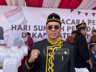 Foto: Wakil Ketua I DPRD PPU, Syahrudin M. Noor, saat melaksanakan upacara Hari Sumpah Pemuda di halaman Kantor Bupati PPU (Dok: CahayaBorneo/AJI)