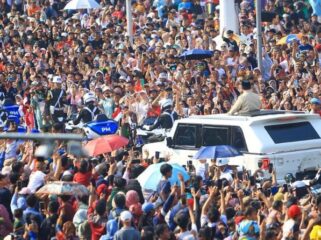 Foto: Presiden Republik Indonesia, Prabowo Subianto, berangkat menuju Lapangan Silang Monumen Nasional (Monas) untuk menghadiri Upacara Peringatan Hari Ulang Tahun (HUT) ke-80 Tentara Nasional Indonesia (TNI), pada Minggu, 5 Oktober 2025 (Dok. BPMI Setpres)