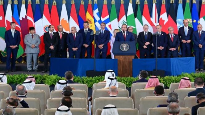 
					Foto: Presiden Republik Indonesia, Prabowo Subianto menghadiri Konferensi Tingkat Tinggi (KTT) Perdamaian Sharm El-Sheikh yang digelar di International Congress Centre, Sharm El-Sheikh, Republik Arab Mesir, pada Senin, 13 Oktober 2025 (Dok. BPMI Setrpes)
