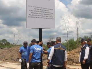 Foto: Tangkapan layar Satgas Pemberantasan Tambang Ilegal mengamankan area tambang batu bara dan pasir tanpa izin di wilayah IKN, Kalimantan Timur, yang berbatasan dengan kawasan lindung Taman Hutan Raya Bukit Soeharto. (Dok. ANTARA)
