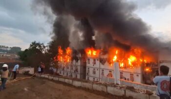 Foto: Kebakaran terjadi di Tower 14 Hunian Pekerja Konstruksi IKN, Rabu sore. (Dok. Istimewa)