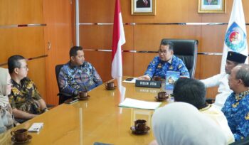 Foto: Bupati Penajam Paser Utara (PPU) Mudyat Noor bersama jajaran AKPSI saat audiensi dengan Dirjen Otonomi Daerah Kemendagri, Akmal Malik, di Jakarta (1/10/2025). (Dok. Humas PPU)