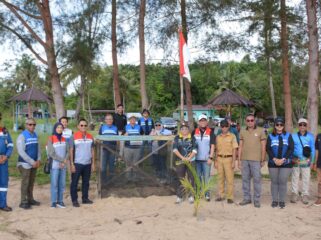 Foto: Manajemen PT Pertamina Hulu Indonesia (PHI) bersama pemerintah daerah dan kelompok masyarakat saat melakukan monitoring dan evaluasi program CSR di Pulau Bunyu, Kalimantan Utara (September 2025). (Dok. PHI)