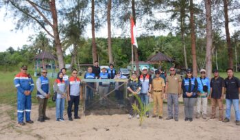 Foto: Manajemen PT Pertamina Hulu Indonesia (PHI) bersama pemerintah daerah dan kelompok masyarakat saat melakukan monitoring dan evaluasi program CSR di Pulau Bunyu, Kalimantan Utara (September 2025). (Dok. PHI)