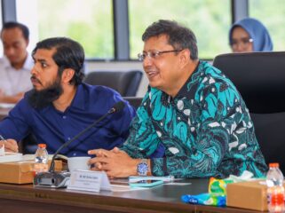 Foto: Keterangan foto kunjungan Dubes Bangladesh : Otorita IKN menyambut kunjungan kehormatan dari Duta Besar Bangladesh untuk Indonesia dalam rangka meninjau perkembangan pembangunan IKN terutama rencana pembangunan Diplomatic Compound di wilayah KIPP IKN pada Rabu (01/10/2025). (Dok. Humas OIKN)