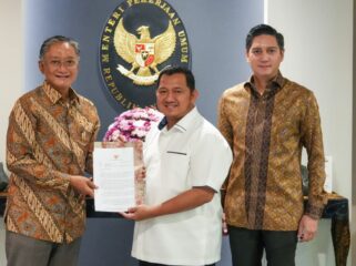 Foto: Bupati PPU Mudyat Noor saat melakukan pertemuan dengan Menteri PU Dody Hanggodo dan Wakil Ketua Komisi IV DPR RI Budisatrio Djiwandono di Jakarta. (Dok. Humas PPU)