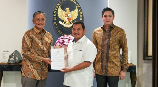 Foto: Bupati PPU Mudyat Noor saat melakukan pertemuan dengan Menteri PU Dody Hanggodo dan Wakil Ketua Komisi IV DPR RI Budisatrio Djiwandono di Jakarta. (Dok. Humas PPU)