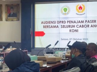 Foto: Suasana audiensi yang digelar bersama seluruh cabang olahraga (cabor) anggota KONI pada Selasa, 7 Oktober 2025. (Dok. CahayaBorneo/DMS)